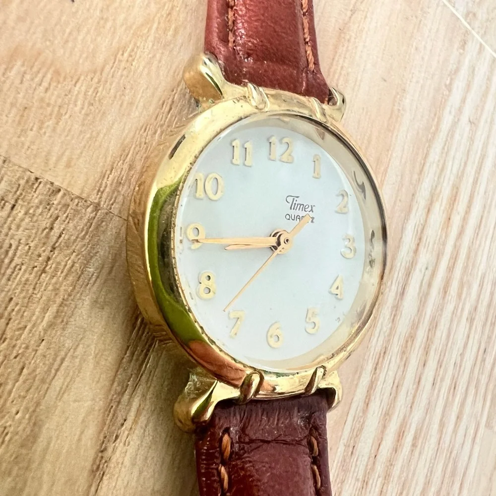 Timex ladies gold tone brown leather dress watch NEW BATTERY